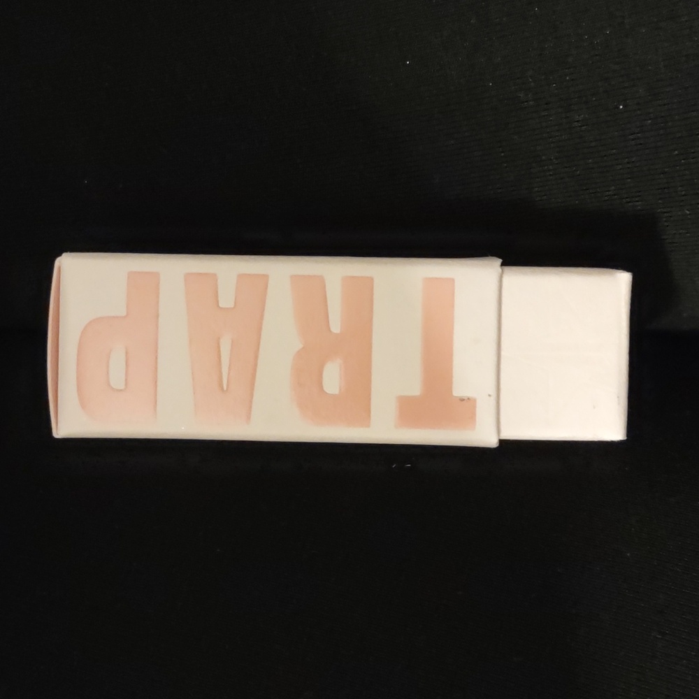 Jeffree Star Velvet Trap Lipstick "Celebrity Skin"